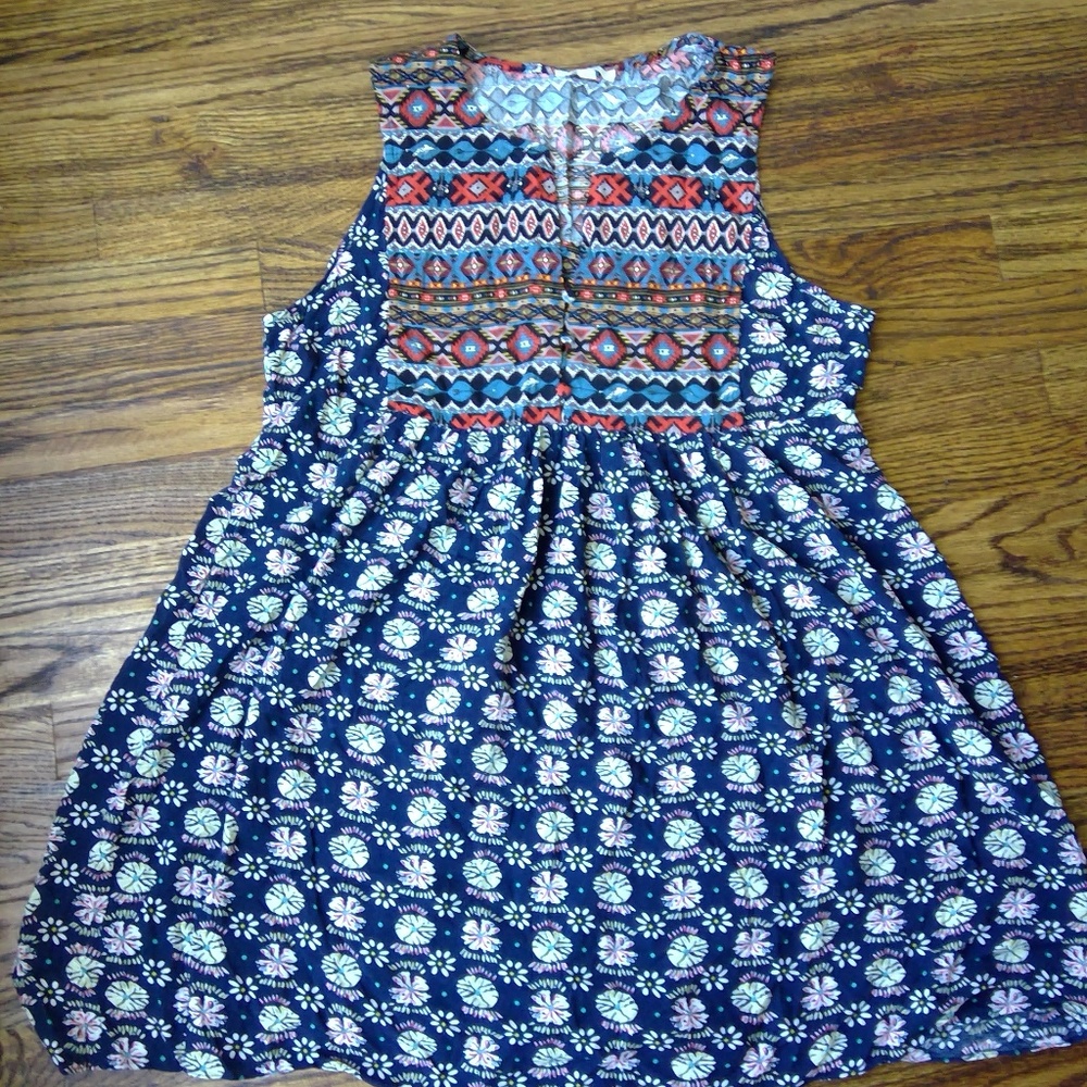 Umgee tanktop blouse size large, aztec and floral
